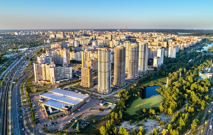 birds-eye-view-troieshchyna-district-kiev-capital-ukraine_261932-4533